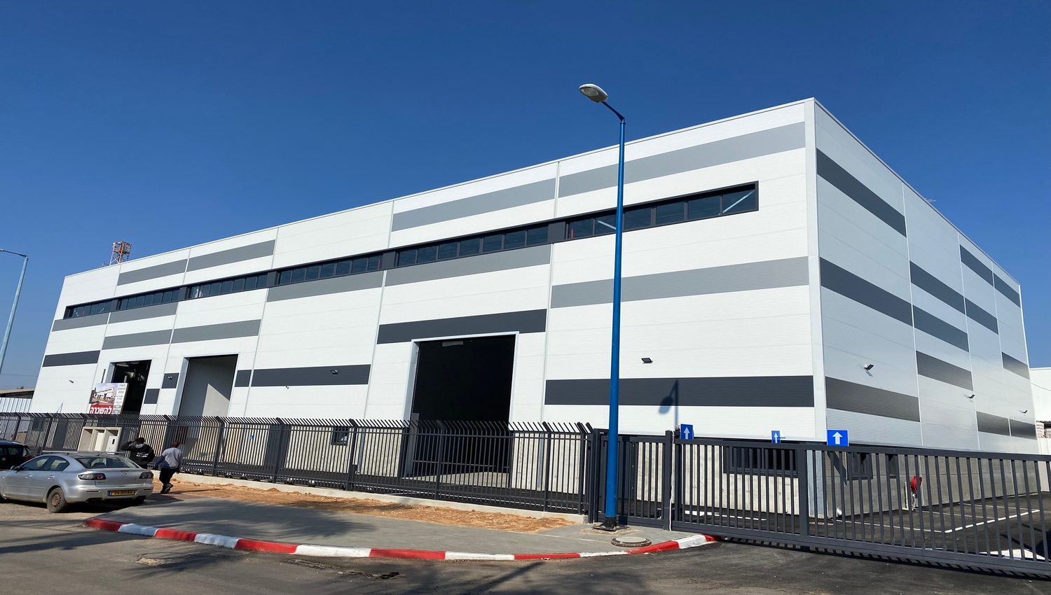 מרכז לוגיסטי חדשני להשכרה בראשון לציון 1500 מטר