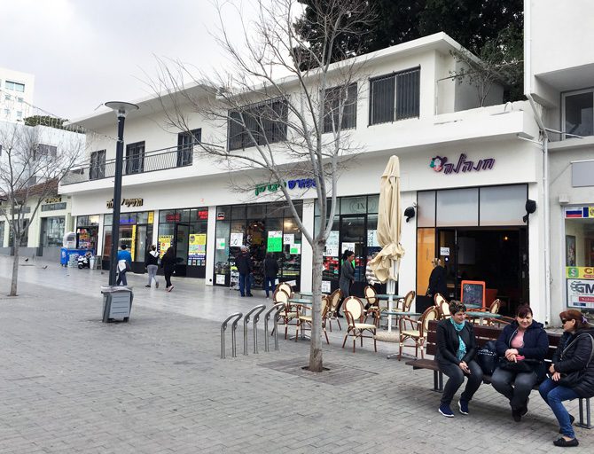 חנות קטנה להשכרה בראשון לציון רוטשילד 30 מט