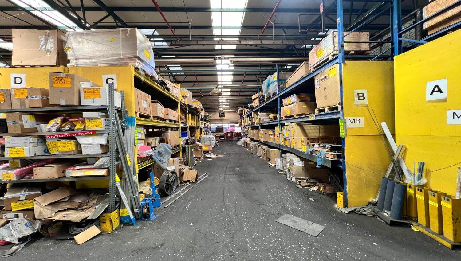 מחסן להשכרה בראשון לציון 3500 מטר בנוי 10 דונם